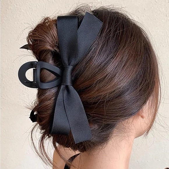 Accessories - Black Satin Double-Sided Bow Hair Claw Clip NEW 🏷️